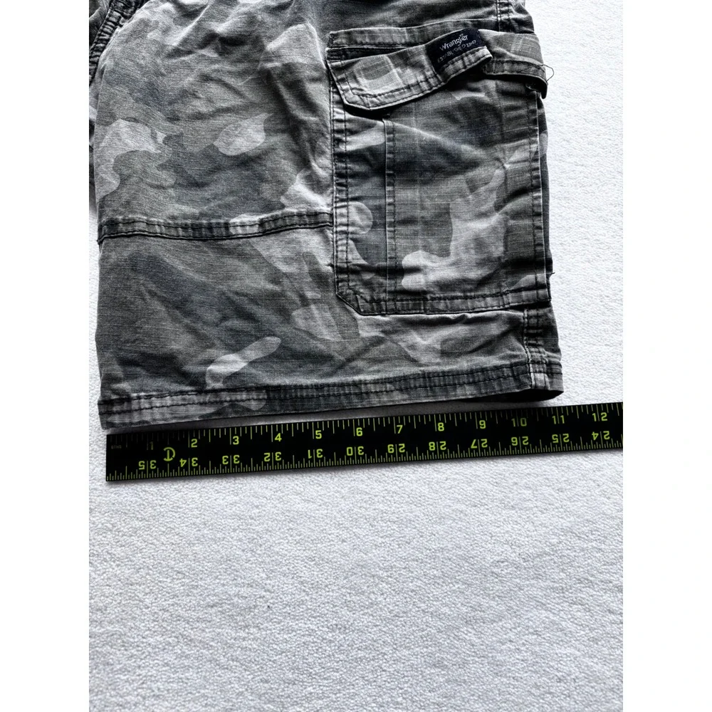 Wrangler Cargo Shorts Mens 38 Grey Camo Relaxed Fit Stretch Ripstop Utility
